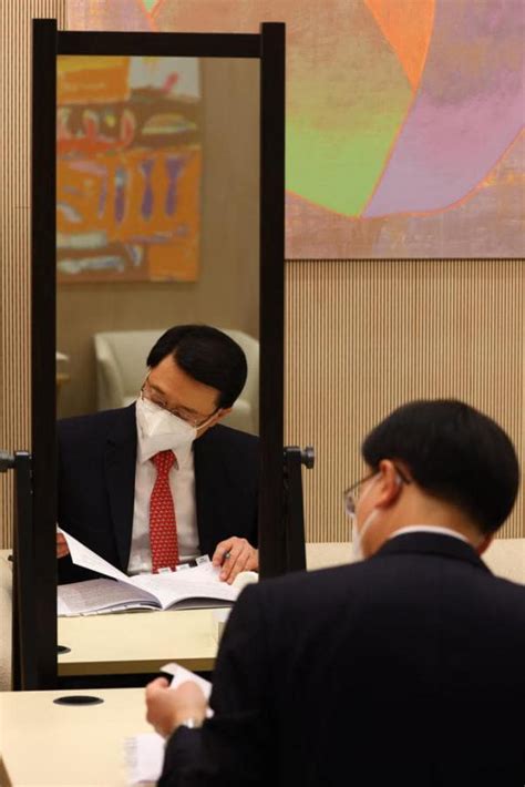 香港政务司司长解读《施政报告》“抢人才”政策_凤凰网视频_凤凰网