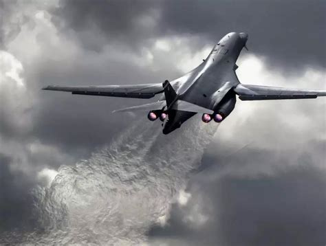 全球最大的战略轰炸机，图-160有多强？空中不加油也能飞到美国_凤凰网视频_凤凰网