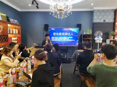 “互联网时代下的创业”暨三江学院商学院第五期创业沙龙成功举办