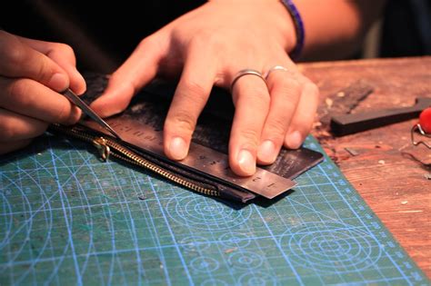 手工皮具的制作过程记录，为什么比其产品本身还更有魅力？ - 皮小匠
