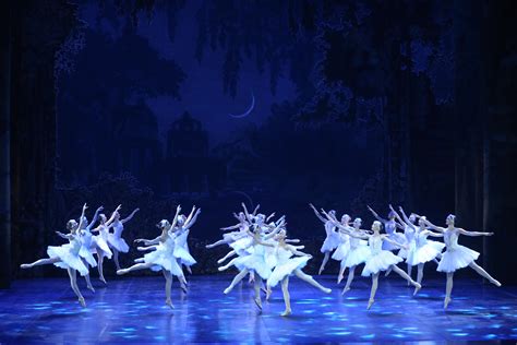 Russian Classical Ballet "Swan Lake" | 俄罗斯经典芭蕾舞剧《天鹅湖》| Dalianlaowai (大连老外)