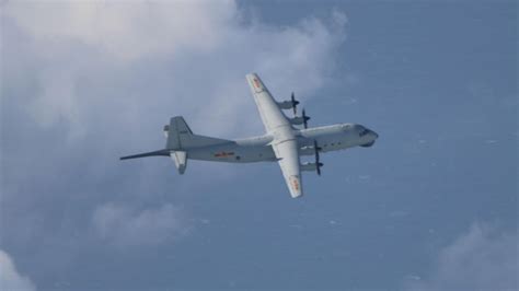 台媒：美军机刚飞越海峡，解放军军机就出现在台湾西南空域