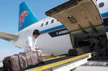 南航国际航班行李托运问题！ 国际航班经济舱能免费托运两个不超23kg 长宽高不超158cm的箱子对 南航国际航班行李托运经济舱箱子航空交通经济