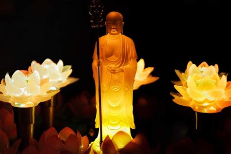 世界上最高的露天大佛藏在李白起名字的佛教名山下