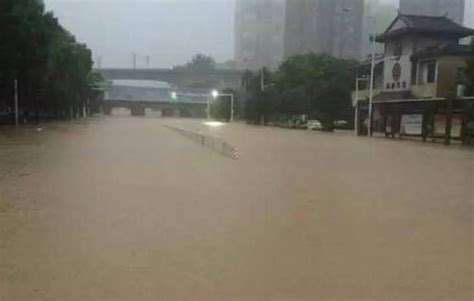 强降雨致武汉城区出现渍水 水务部门紧急排水-高清图集-中国天气网
