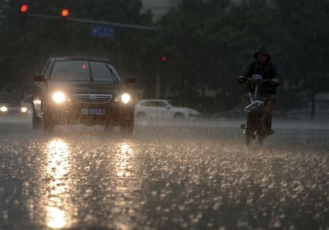 四川绵阳城区遭遇今年来最强降雨 内涝严重-图片频道