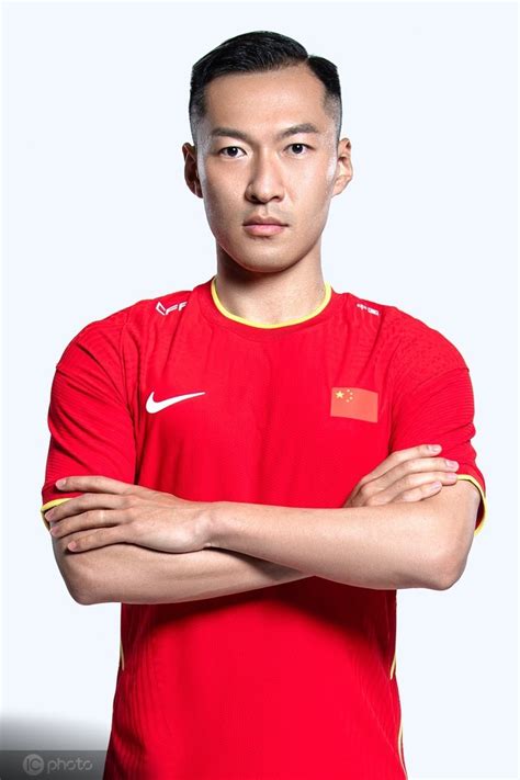 官方：中国男足球员将于明日回国_东方体育