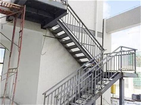小面积复式楼楼梯怎样设计最好 来给你一些提示 - 装修保障网