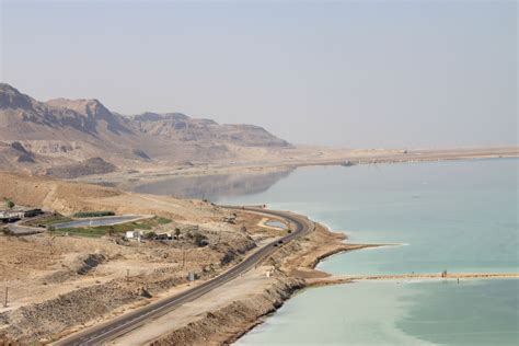 2024约旦死海游玩攻略,死海湖中及湖岸均富含盐分，...【去哪儿攻略】