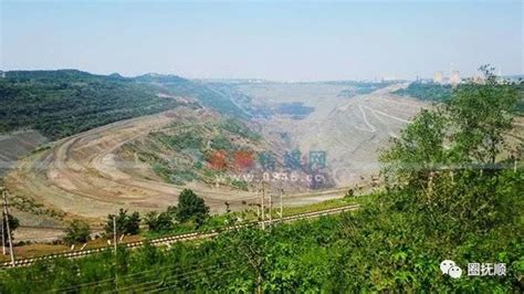 开采105年的抚顺西露天矿大坑，垂直深度400米，中国陆地最低点_sh_lidong_2017_新浪博客
