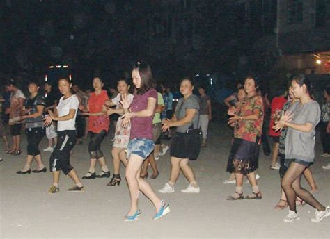 广场舞扰民被投诉18次 处理后居民仍不满意_武汉24小时_新闻中心_长江网_cjn.cn