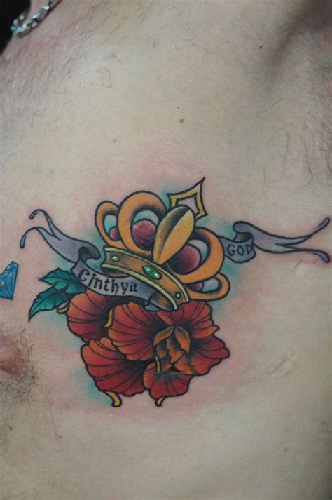 广州温小姐腹部的鲜花皇冠纹身图案 - 广州纹彩刺青