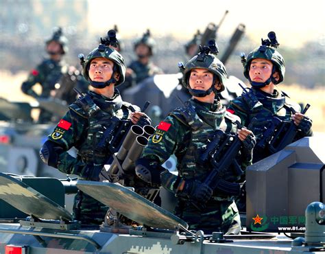 “跨越—2014·朱日和”演习济南军区某旅全员全装实施战场机动 - 中国军网