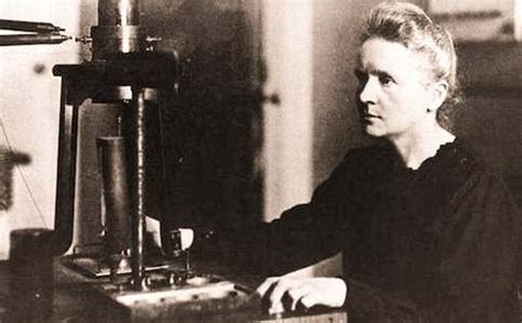 1867年的今天居里夫人出生，是第一个获得两项诺贝尔奖的人