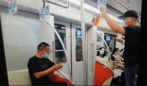 地铁11号线内有男子发烧，还不按规范佩戴口罩？官方说明来了__凤凰网