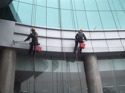 玻璃幕墙是如何全方位的进行清洗-常州蜘蛛人高空作业有限公司