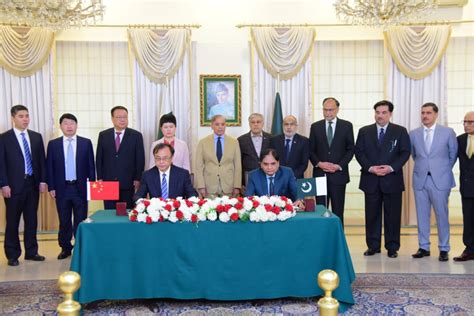 巴基斯坦总理：和中国签了 - 能源界