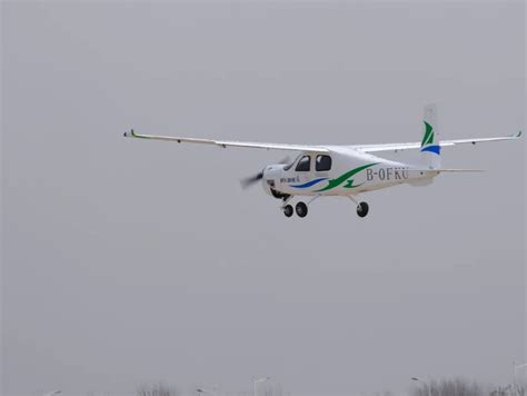国产“领雁”AG50轻型运动飞机首飞成功-新闻中心-温州网