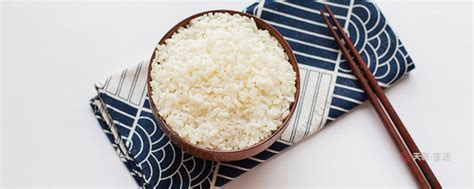 淘米为什么不能用热水？这样蒸的米饭才能晶莹饱满、香软可口|米饭|大米|淘米_新浪新闻