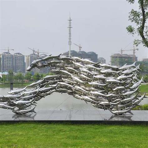 能体现一个城市人文精神的不锈钢雕塑-行业资讯-南京先登雕塑有限公司