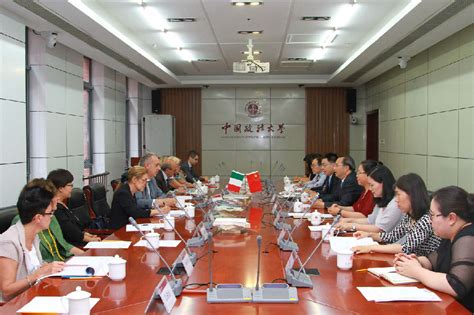 中国与葡萄牙语国家最高法院院长会议部分与会国家代表团参观中国法院博物馆