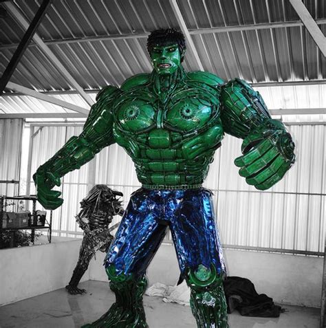 绿巨人变成了钢铁侠，身高超过3米，还是用废旧材料打造的 – 美漫粉