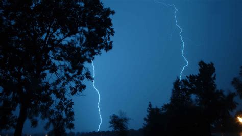 高清：危险并美丽着 电闪雷鸣时的天空奇景_世博频道_腾讯网