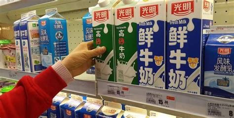 买牛奶，不是贵的就好，认准包装上2个指标，轻松买到优质好牛奶|乳制品|配料表|执行标准_新浪新闻