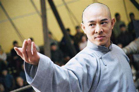 不过，刘松仁当时和梅艳芳、张曼玉，还有杨紫琼一起在拍摄《东方三侠》，因此，就没有接这部戏。