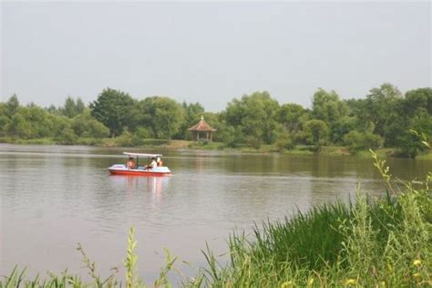 绥化男人玩乐的地方(绥化市也有个漂亮的“西湖”，这个湖以前啥样你知道吗？) - 【爱喜匠】