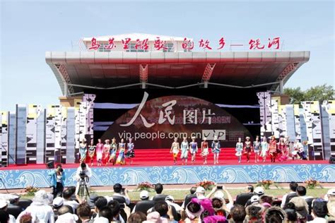 中央民族歌舞团到黑龙江边境饶河“送文化下乡”-人民图片网