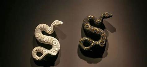 灵蛇献瑞-玉雕界