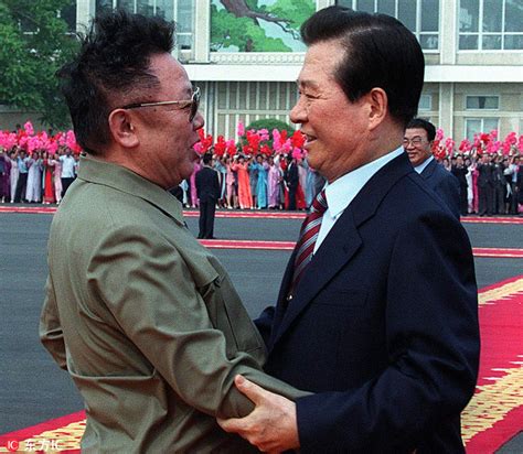 历史上的今天9月20日_1985年朝鲜和韩国艺术团和故乡访问团通过板门店军事分界线首次互访。