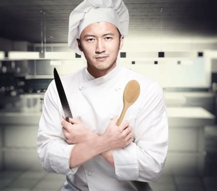 《十二道锋味2》8月1日开播 谢霆锋探寻中华传统美食_凤凰娱乐