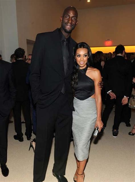 NBA球星与妻子最萌身高差,奥尼尔与女友相差61厘米！詹姆斯最棒
