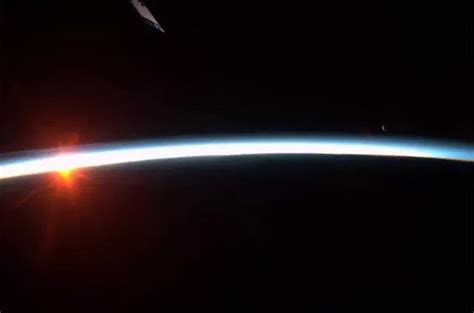 太空看地球：这就是太空中那般稳定的日落_凤凰网视频_凤凰网