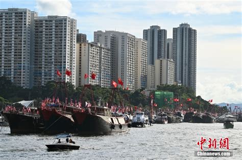 香港渔船巡游维港庆祝回归22周年