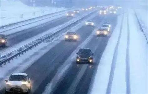 雪天在高速公路上驾驶时关于安全车距的说法正确的是-有驾