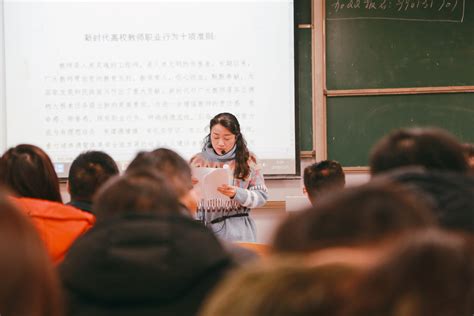 东南大学召开青年教师座谈会