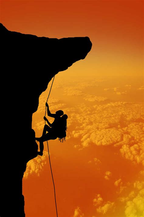 攀登在海边峭壁的女攀岩者高清图片下载-正版图片503533452-摄图网
