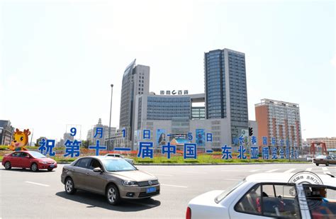 第十一届东北亚博览会进入倒计时 长春卫星广场耸立起宣传牌
