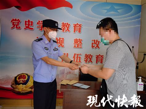 南京站派出所帮身份证“寻亲”，130多人找回身份证-现代快报网