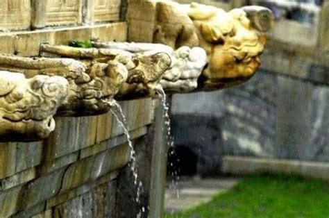 雨后的故宫“三大殿”是什么样的，千龙吐水的美景你见过吗？_凤凰网视频_凤凰网
