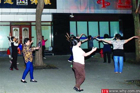 【大河网景】中国范儿DNA动了！许昌学院七百人起跳广场舞 告别emo-大河网