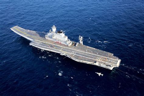 下水近9年后，印度首艘国产航母终于交付海军