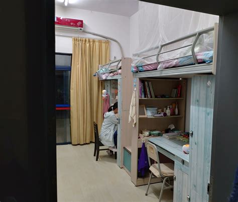我校开展“新‘室’界 ‘馨’的家” 学生寝室美化大赛
