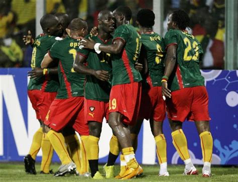 图文:[非洲杯]加纳0-1喀麦隆 热烈相拥-搜狐体育