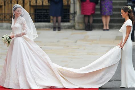 英国凯特王妃产下一名女婴_凤凰资讯