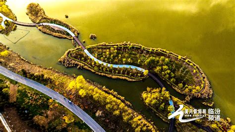 深秋，临汾涝洰河公园景色迷人……