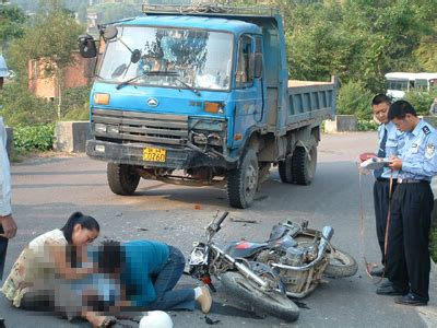 湖南益阳安化县一辆公交车不慎将下车的5岁男童碾压致死_腾讯视频